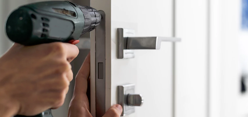 Locksmith For Lock Replacement Near Me in Rialto, CA